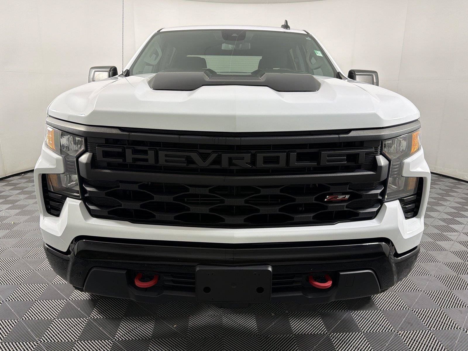 Used 2023 Chevrolet Silverado 1500 Custom Trail Boss w/ LPO, Dark Essentials Package AWD/4WD image 2