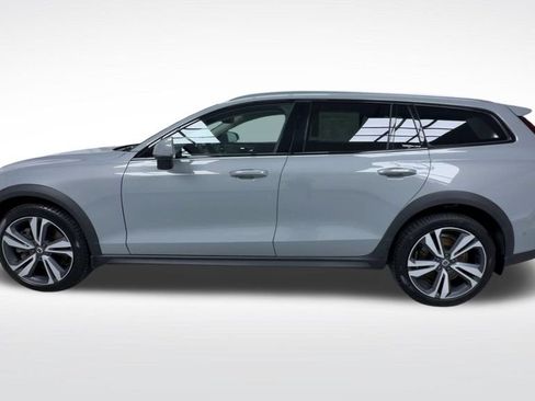 Used 2026 Volvo V60 B5 Cross Country Plus w/ Protection Package Premier AWD/4WD image 22