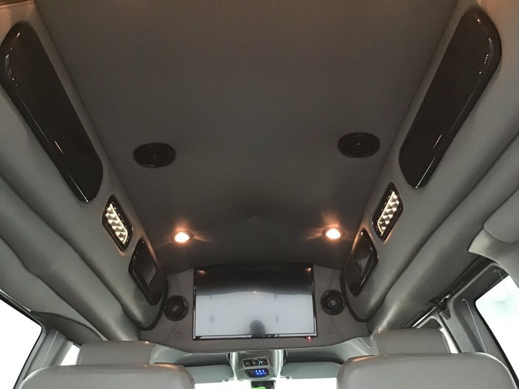 Used 2020 Chevrolet Express 2500 w/ Enhanced Convenience Package RWD image 10