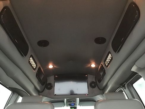 Used 2020 Chevrolet Express 2500 w/ Enhanced Convenience Package image 10