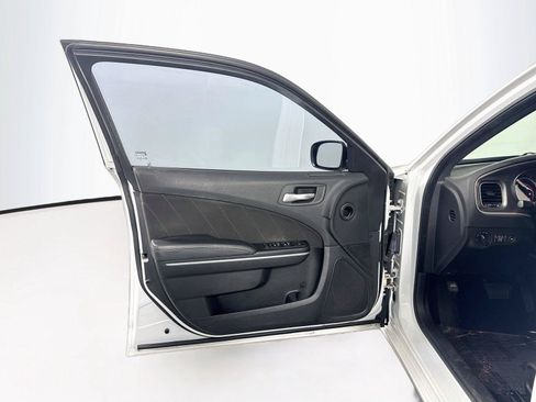 Used 2020 Dodge Charger SXT RWD image 9
