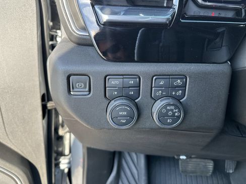 Used 2024 Chevrolet Silverado 1500 LTZ AWD/4WD image 18