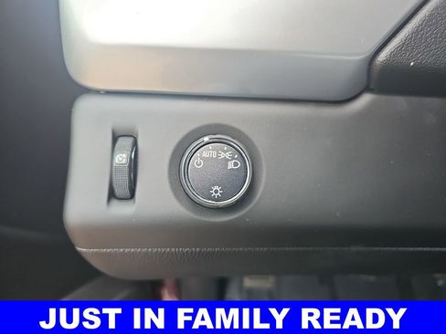 Used 2019 Chevrolet Suburban LS RWD image 25
