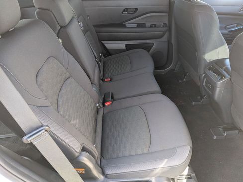 Certified 2024 Nissan Pathfinder SV image 21