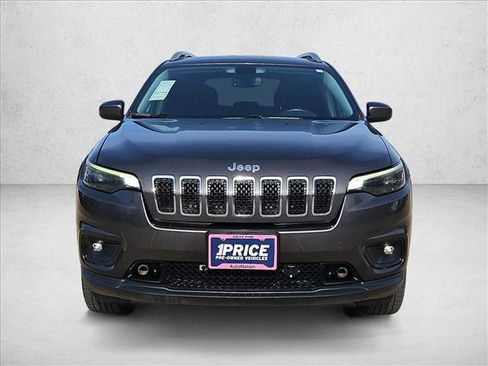 Used 2019 Jeep Cherokee Latitude Plus w/ Comfort/Convenience Group image 2