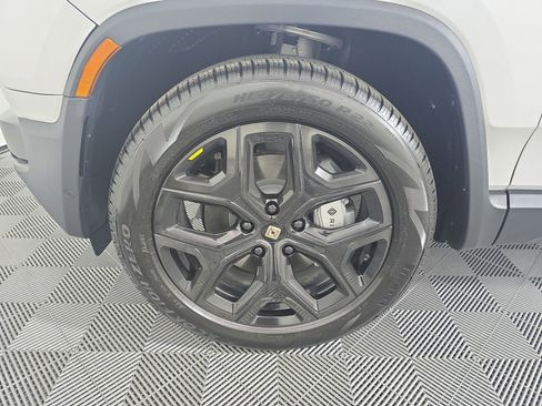 Used 2025 Rivian R1S Adventure AWD/4WD image 9