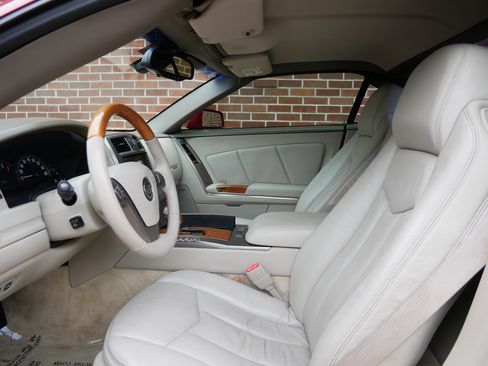Used 2005 Cadillac XLR RWD image 6