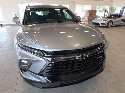 Used 2024 Chevrolet Blazer RS w/ Enhanced Convenience Package FWD image 4