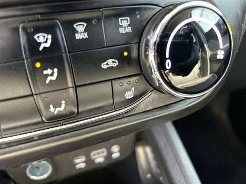 Used 2023 Chevrolet TrailBlazer LT FWD image 28