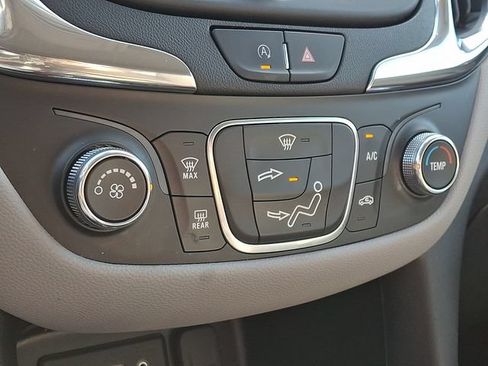 Used 2022 Chevrolet Equinox LS AWD/4WD image 17