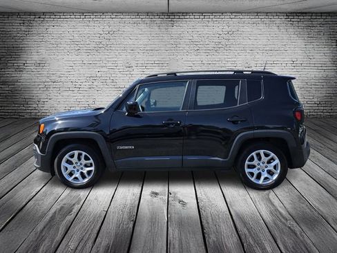 Used 2018 Jeep Renegade Latitude FWD image 2