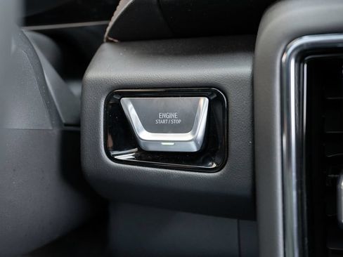 Used 2025 GMC Yukon AT4 AWD/4WD image 33