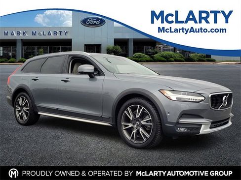 Used 2017 Volvo V90 T6 Cross Country image 1