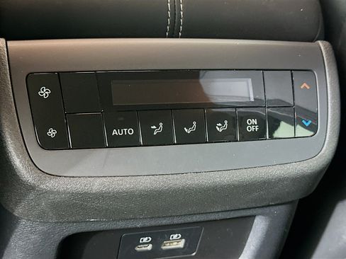 Used 2024 Nissan Pathfinder SL AWD/4WD image 27