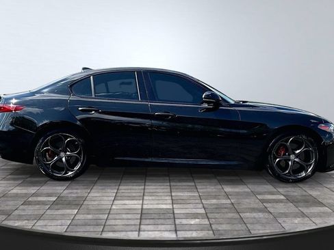 Used 2018 Alfa Romeo Giulia Ti Sport w/ Quick Order Package 22S Sport AWD/4WD image 8