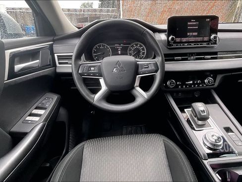 Used 2022 Mitsubishi Outlander ES AWD/4WD image 5