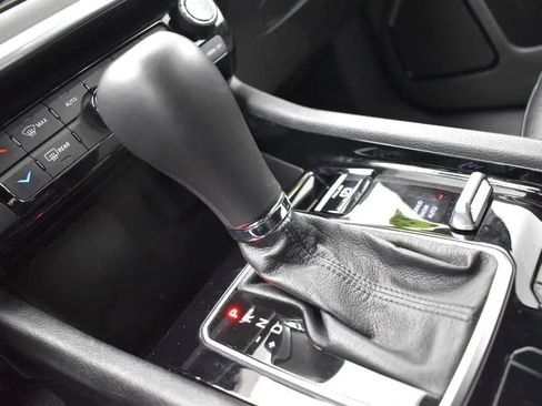 Used 2025 Jeep Compass Limited image 36