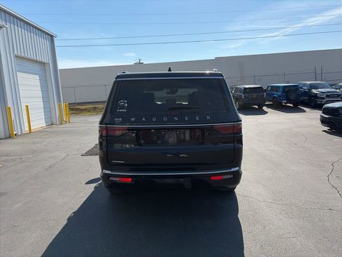 Used 2023 Jeep Wagoneer 4WD w/ Premium Group I image 6