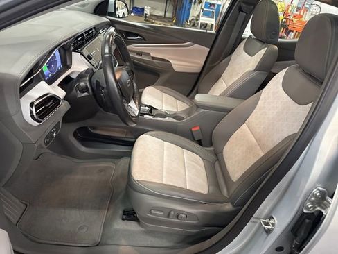 Used 2023 Chevrolet Bolt EUV Premier w/ Sun & Sound Package FWD image 11