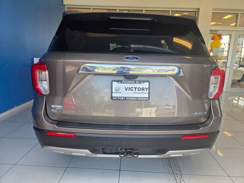 Used 2021 Ford Explorer XLT w/ Equipment Group 202A AWD/4WD image 7