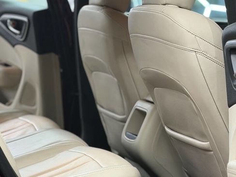 Used 2015 Chrysler 200 Limited image 9