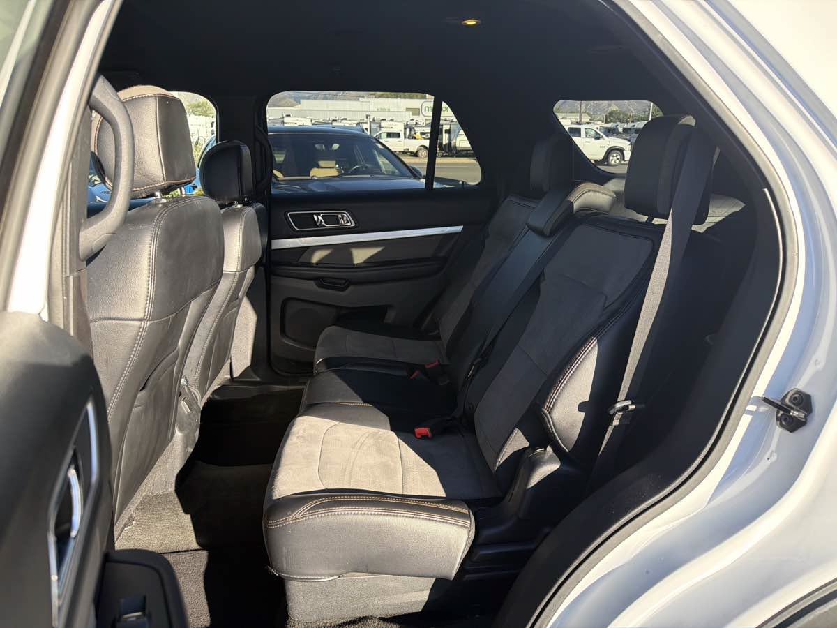 Used 2017 Ford Explorer XLT w/ Equipment Group 202A AWD/4WD image 11