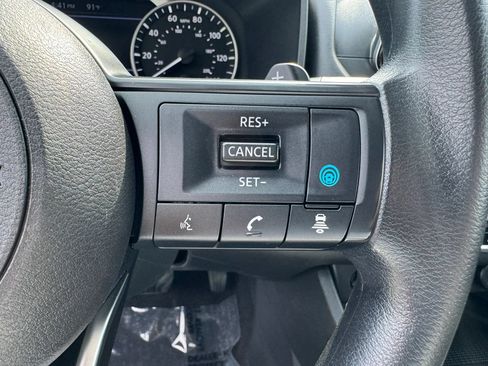 Used 2024 Nissan Rogue SV AWD/4WD image 16