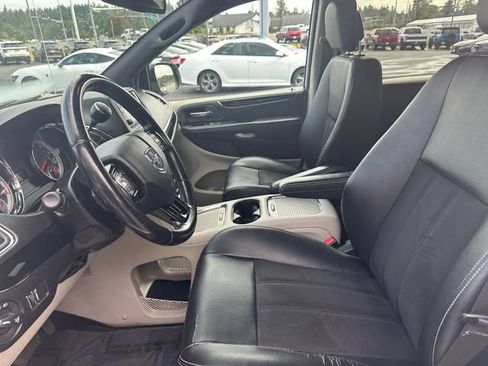 Used 2019 Dodge Grand Caravan SXT FWD image 9