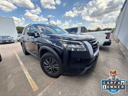 Certified 2025 Nissan Pathfinder SV