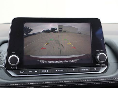 Used 2023 Nissan Rogue SV FWD image 9