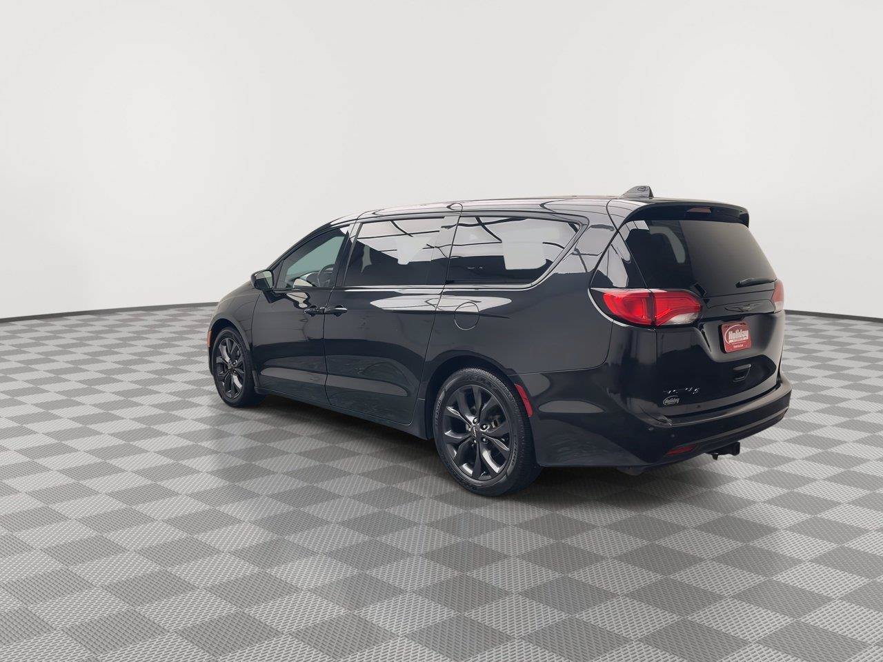 Used 2018 Chrysler Pacifica Touring Plus w/ S Appearance Package FWD image 38