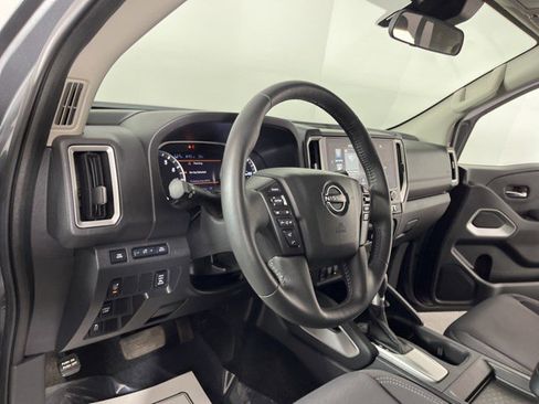 Used 2025 Nissan Frontier SV w/ SV Convenience Package RWD image 16