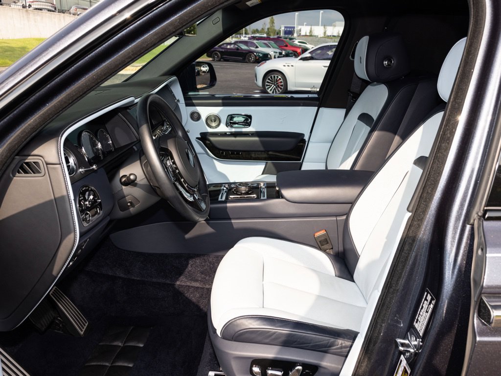 Used 2022 Rolls-Royce Cullinan w/ Cullinan Package AWD/4WD image 29