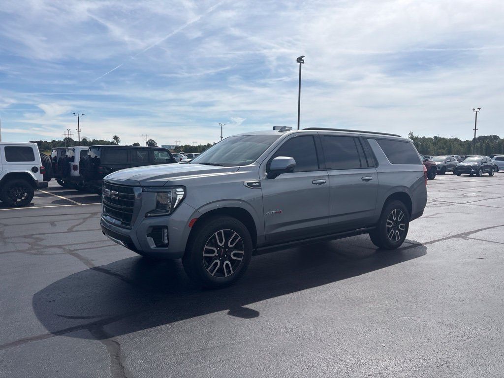 Used 2023 GMC Yukon XL AT4 w/ AT4 Premium Package AWD/4WD image 4