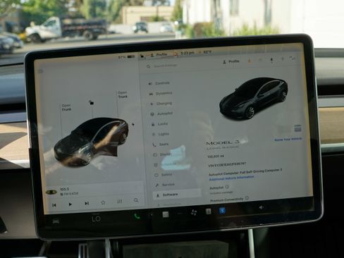 Used 2018 Tesla Model 3 Long Range image 42