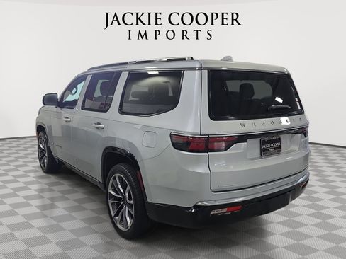 Used 2022 Jeep Wagoneer Series III w/ Premium Group I AWD/4WD image 7