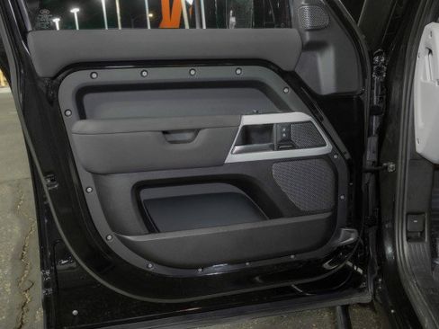 Used 2023 Land Rover Defender 110 S image 11