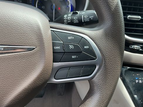 Used 2019 Chrysler Pacifica LX FWD image 27