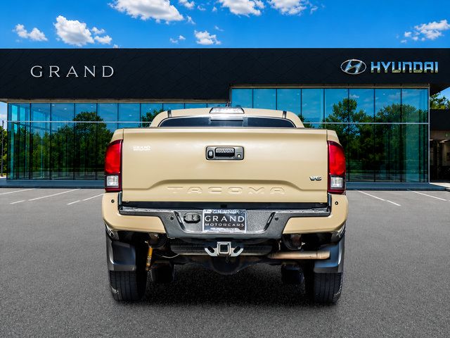 Used 2019 Toyota Tacoma TRD Off-Road w/ Technology Package AWD/4WD image 5