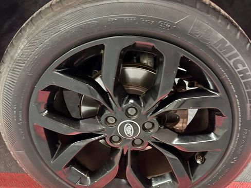 Used 2016 Land Rover Discovery Sport HSE AWD/4WD image 38