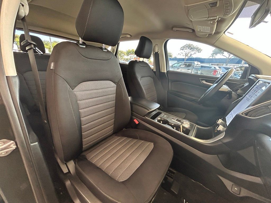 Used 2024 Ford Edge SE w/ Black Appearance Package AWD/4WD image 24