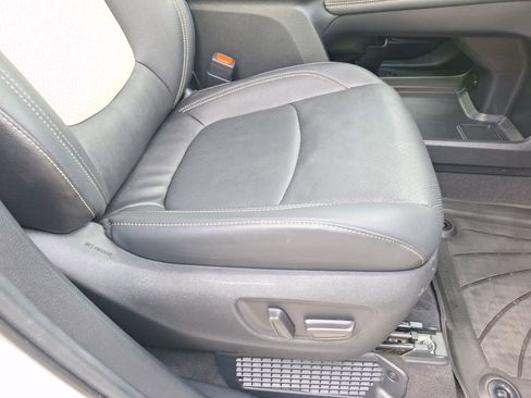 Used 2025 Toyota Sienna Platinum AWD/4WD image 33