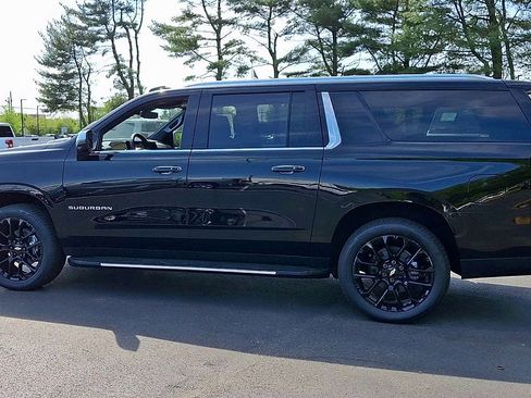 New 2026 Chevrolet Suburban Premier w/ Sun And Tow Package AWD/4WD image 8