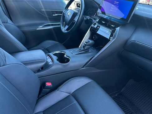 Used 2024 Toyota Venza Limited image 15