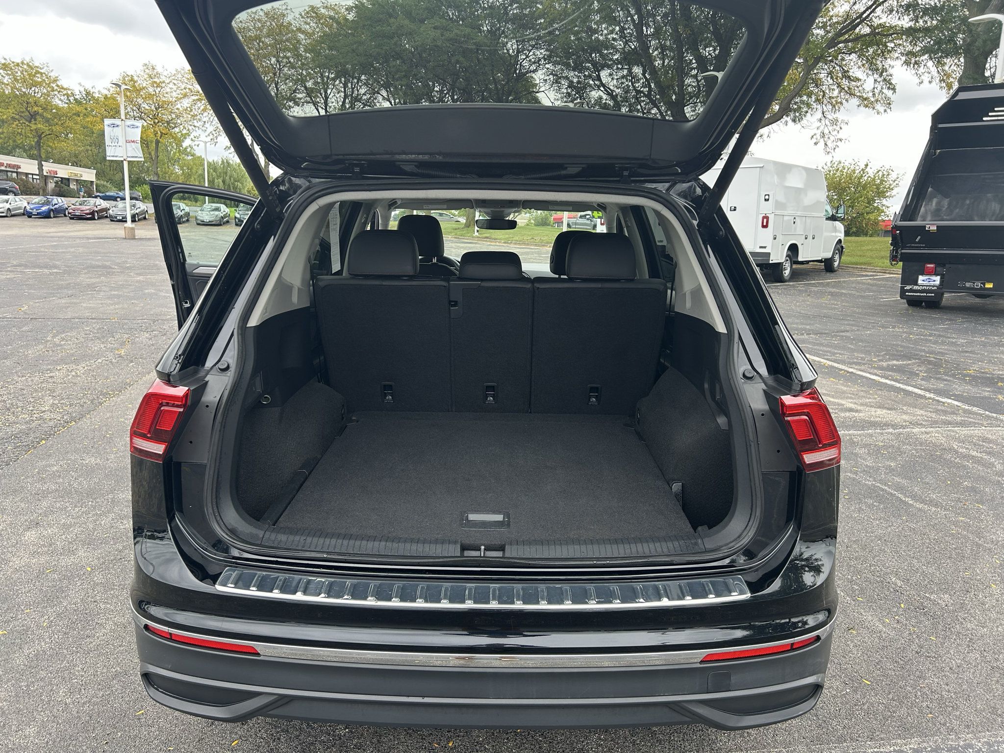 Used 2024 Volkswagen Tiguan Wolfsburg Edition AWD/4WD image 22