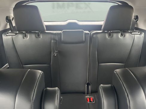 Used 2022 Toyota Highlander XLE image 13