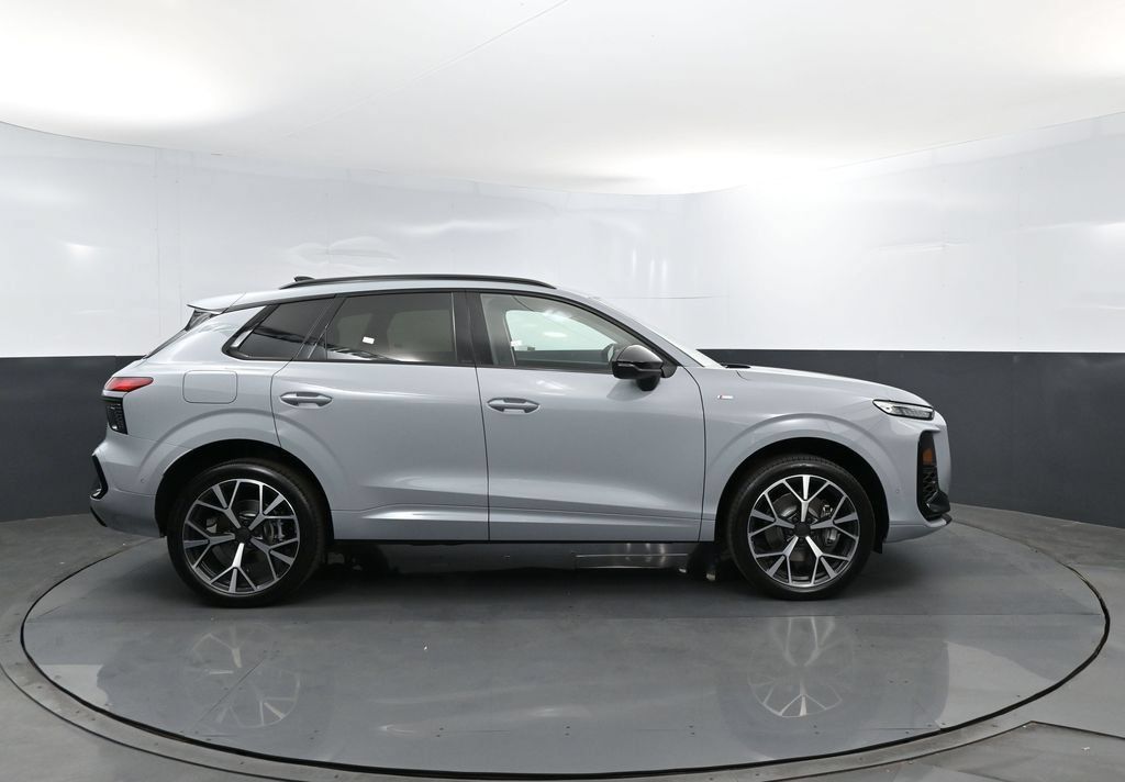 New 2026 Audi Q3 quattro 2.0T AWD/4WD image 4