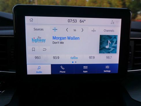 Used 2020 Ford Explorer XLT w/ Equipment Group 202A image 10