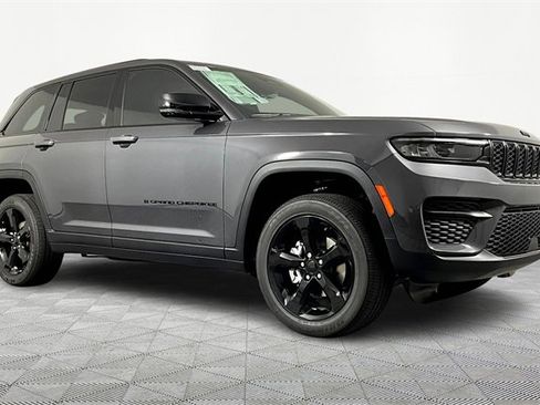 New 2025 Jeep Grand Cherokee Laredo image 3