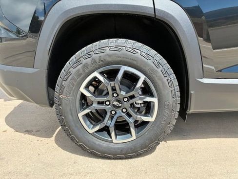 New 2026 Chevrolet Equinox ACTIV AWD/4WD image 9